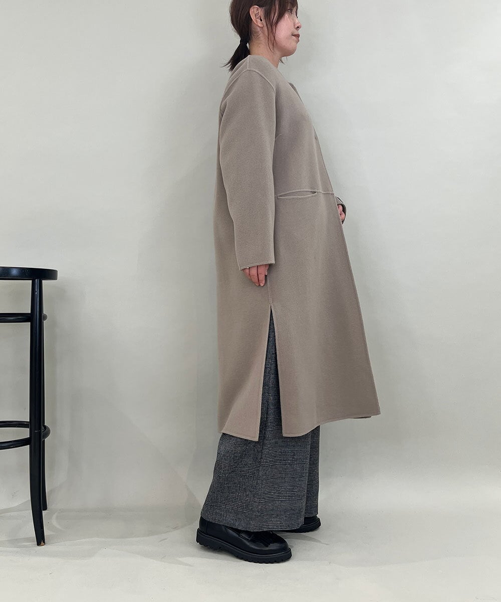 ZMUCE20430 al'aise modulation(アレーズモジュレーション) サイドスリットノーカラーロングコート ベージュ