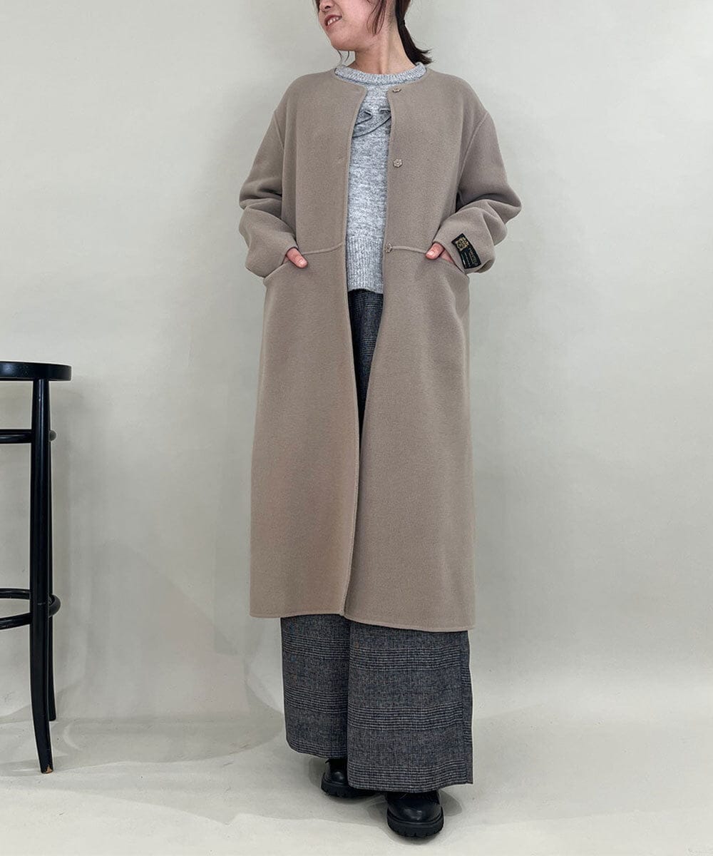 ZMUCE20430 al'aise modulation(アレーズモジュレーション) サイドスリットノーカラーロングコート ベージュ