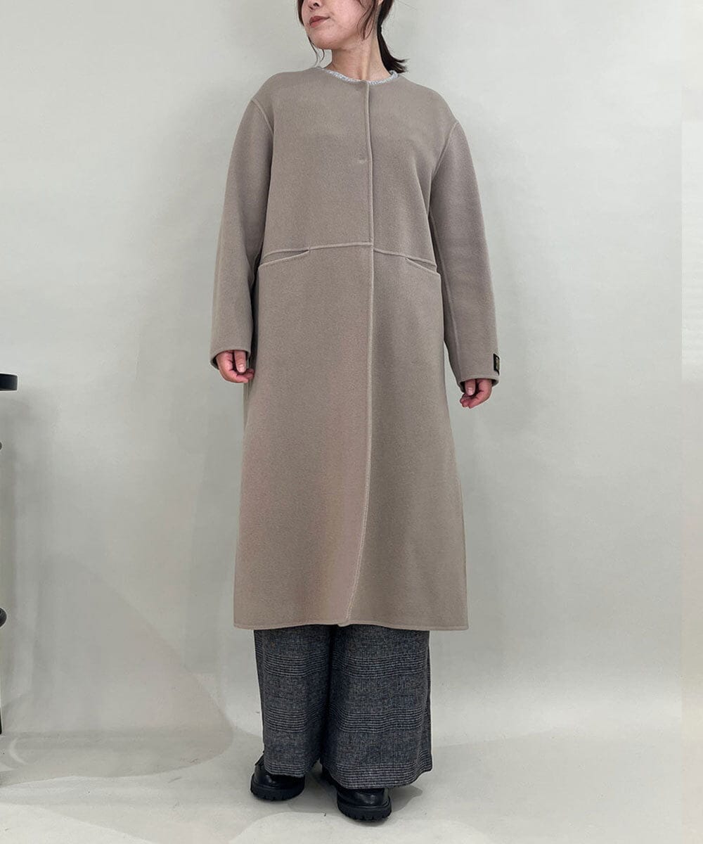 ZMUCE20430 al'aise modulation(アレーズモジュレーション) サイドスリットノーカラーロングコート ベージュ