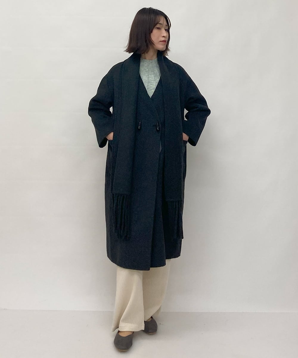 ZMUCW05390 al'aise modulation(アレーズモジュレーション) ストール付きノーカラーウールコート ダークグレー