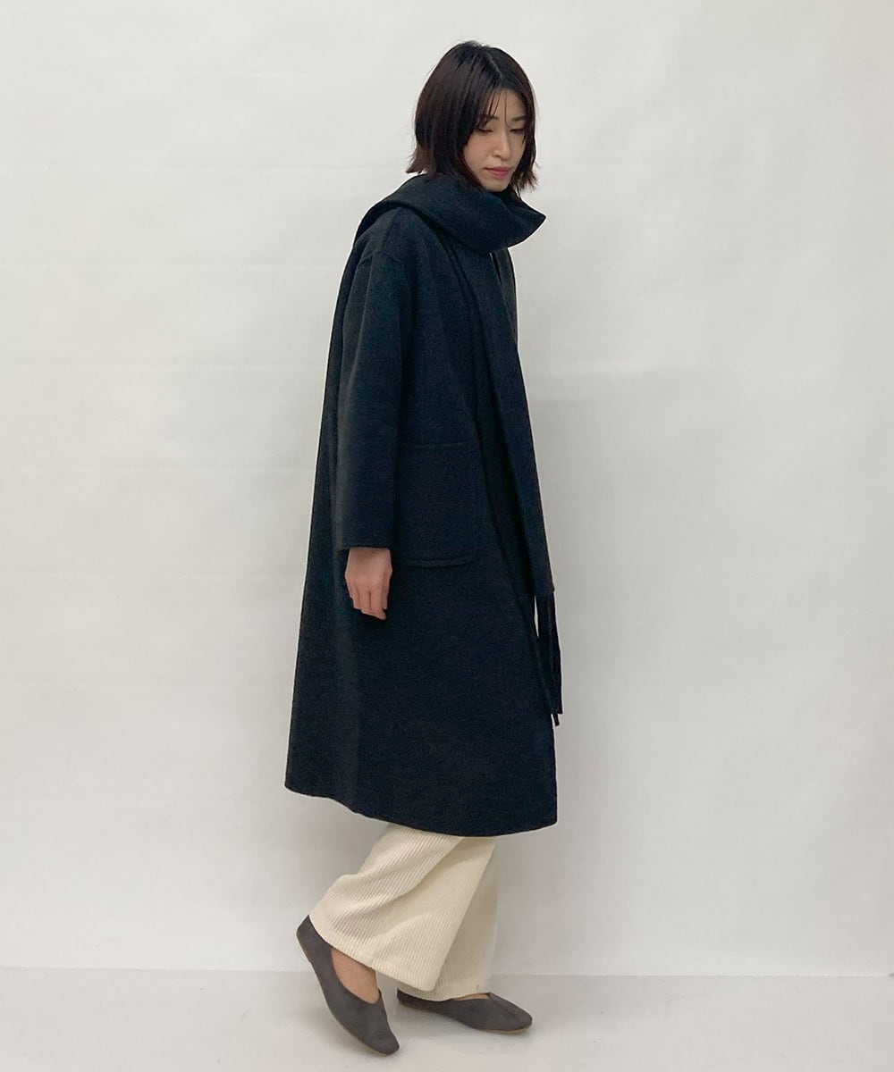 ZMUCW05390 al'aise modulation(アレーズモジュレーション) ストール付きノーカラーウールコート ダークグレー