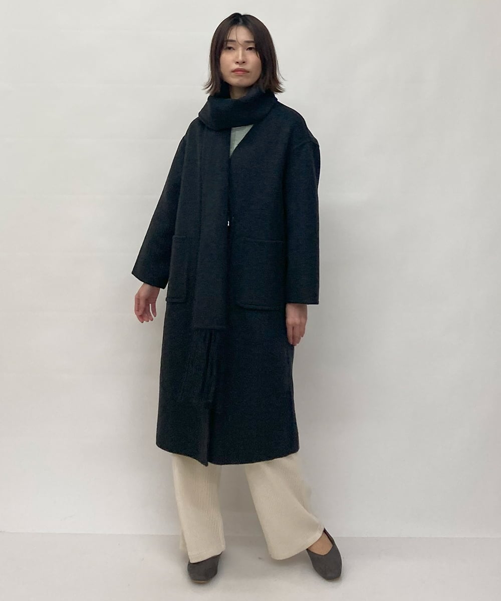 ZMUCW05390 al'aise modulation(アレーズモジュレーション) ストール付きノーカラーウールコート ダークグレー